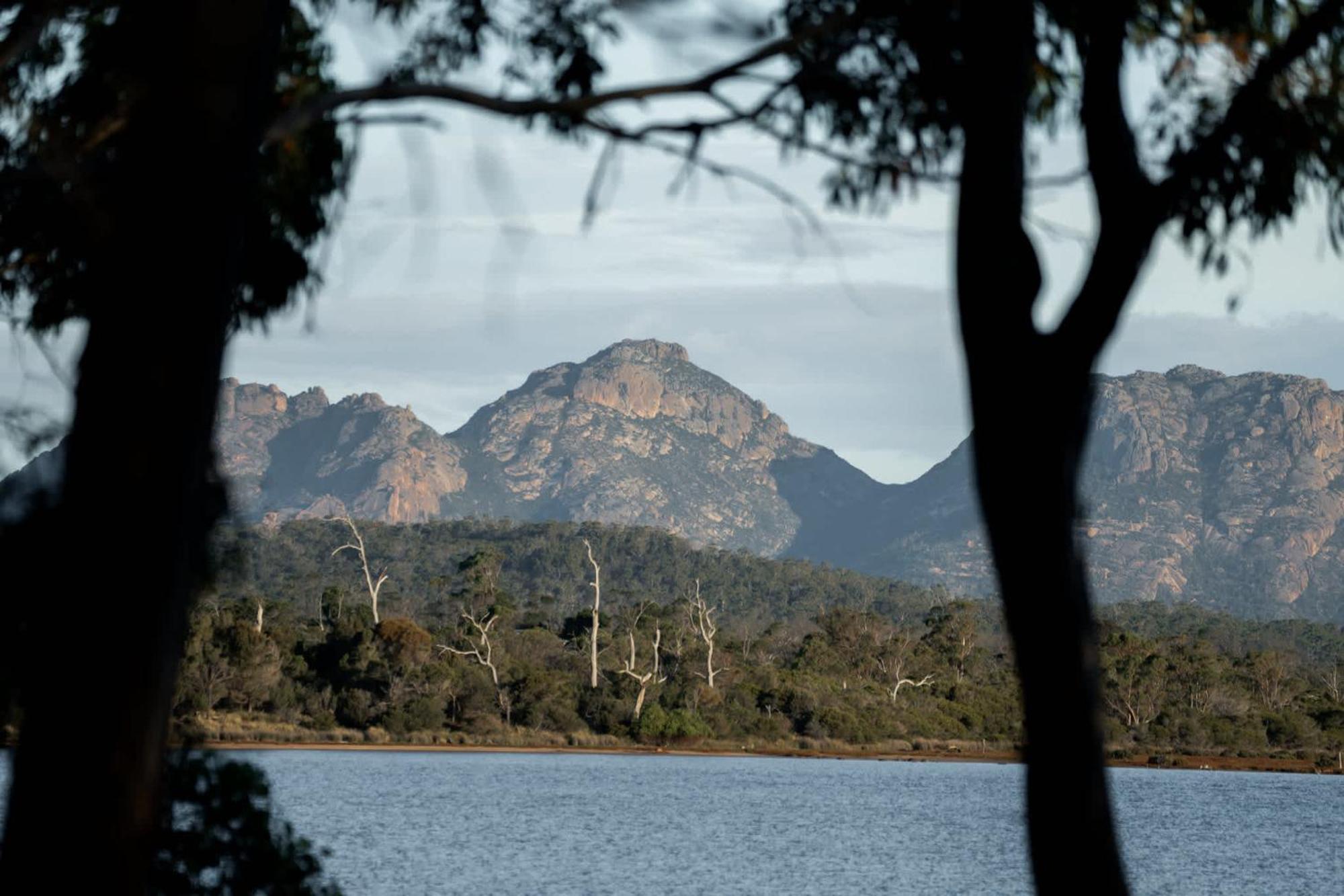 Luxury tent Numie - Freycinet Peninsula - Glamping - Heated - Waterfront