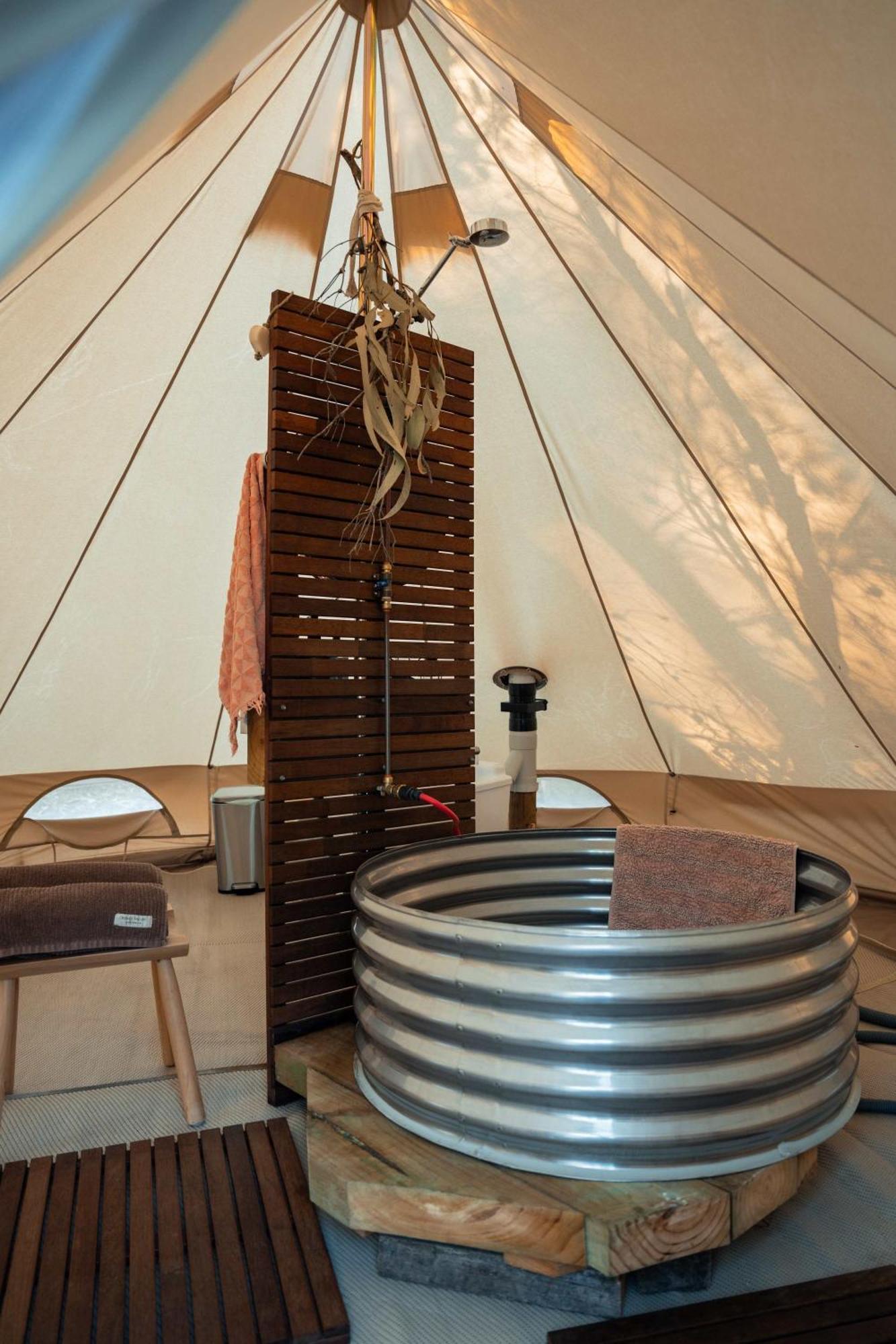 Numie - Freycinet Peninsula - Glamping - Heated - Waterfront Luxury tent Coles Bay